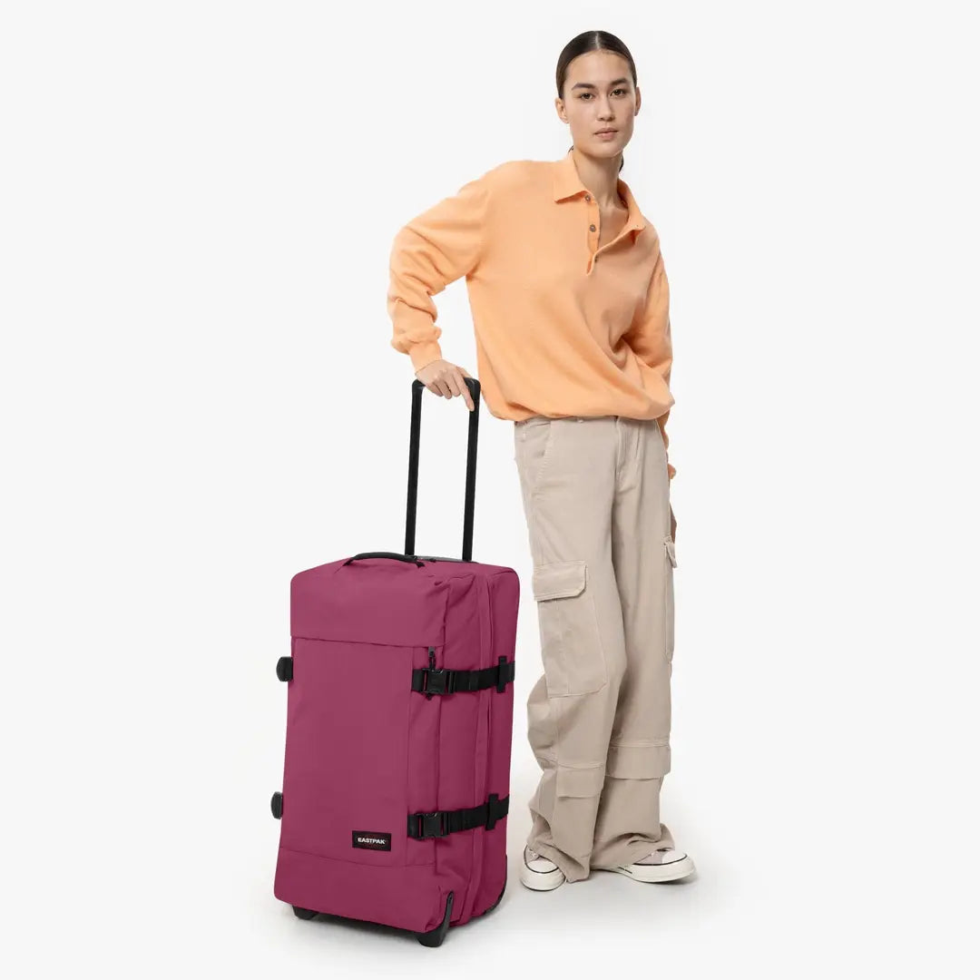 Eastpak Tranverz M - Vinröd Mellanstor Resväska 67cm