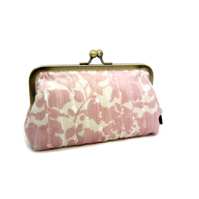 PIPOL Flores Metal Frame Pink – Blommig necessär i sammet