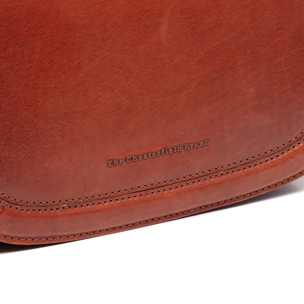 The Chesterfield Brand Lizzola Axelremsväska 24cm – Cognac