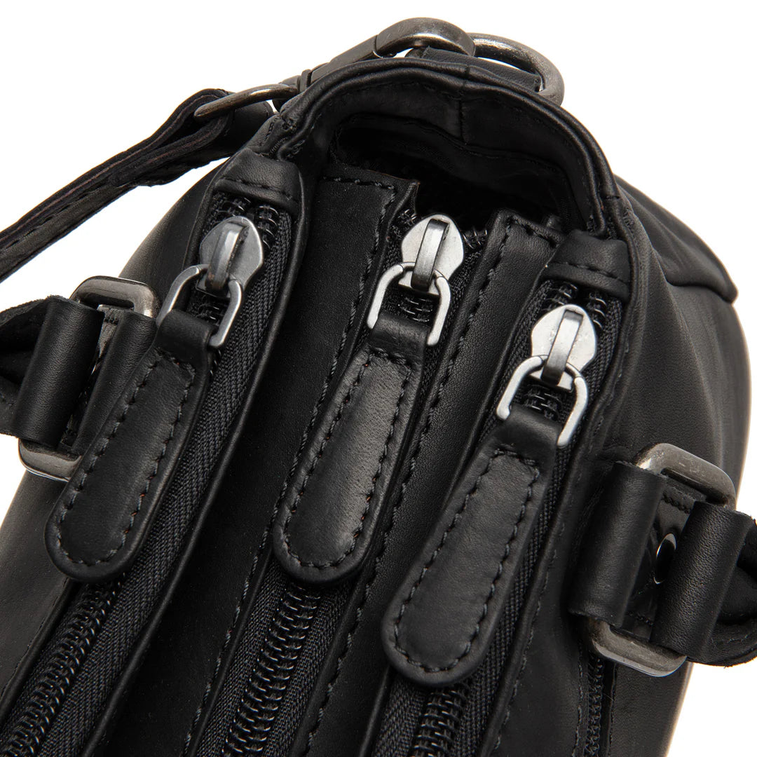 The Chesterfield Brand Fenja Axelväska 29 cm – Svart