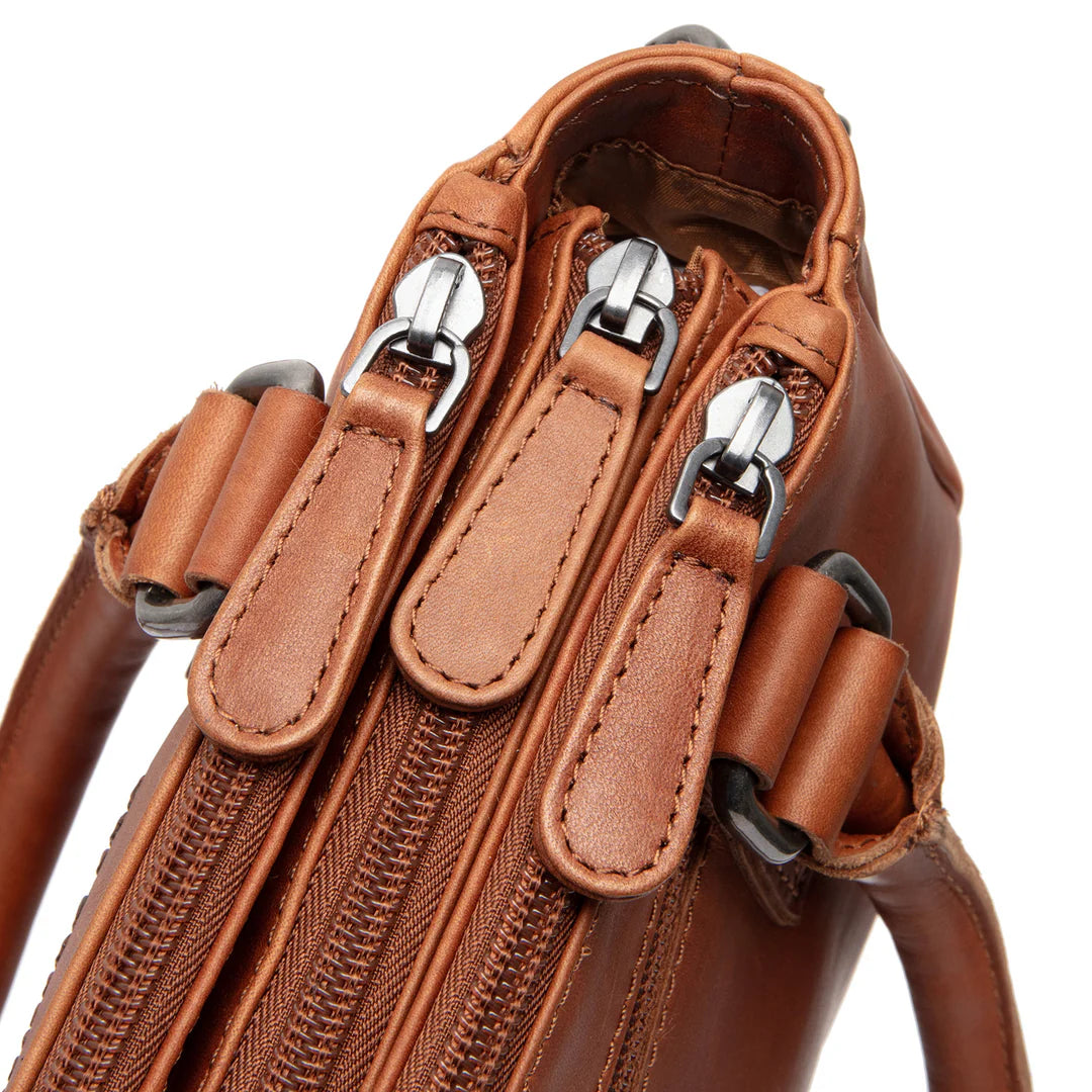 The Chesterfield Brand Fenja Axelväska 29 cm – Cognac