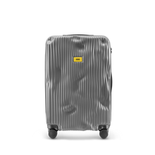 Crash Baggage Stripe Mellanstor resväska 68 cm – Rökgrå