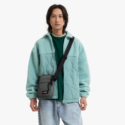 Eastpak The One - Svart Denim Crossover 21cm
