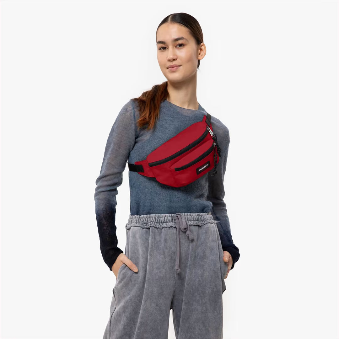 Eastpak Doggy Bag - Röd Midjeväska 27cm
