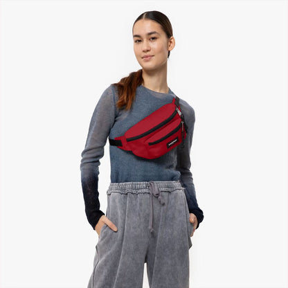 Eastpak Doggy Bag - Röd Midjeväska 27cm