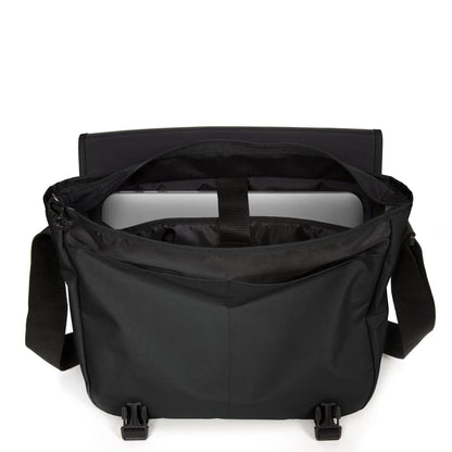 Eastpak Delegate + - Svart Datorväska 17"