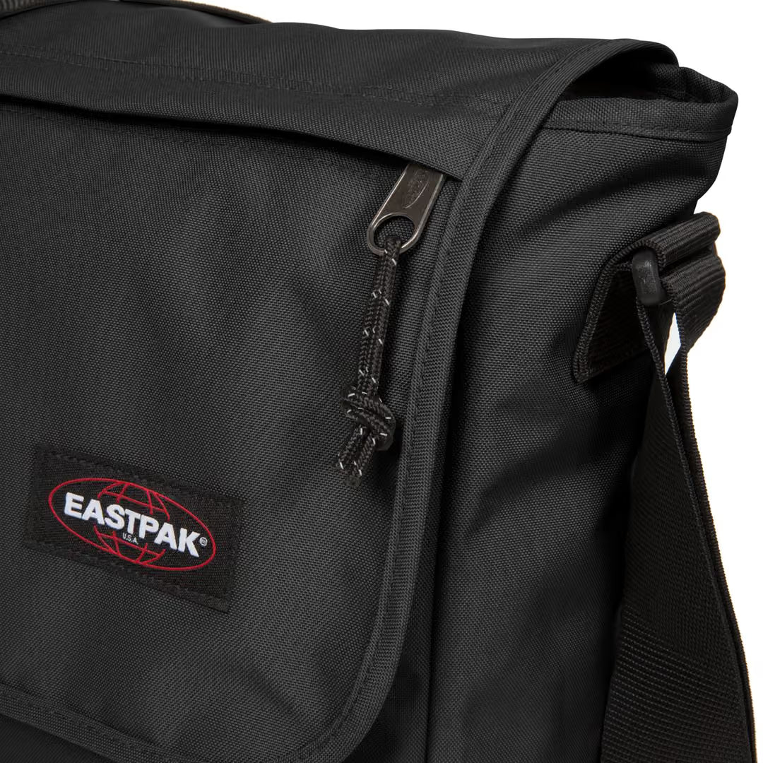 Eastpak Delegate + - Svart Datorväska 17"