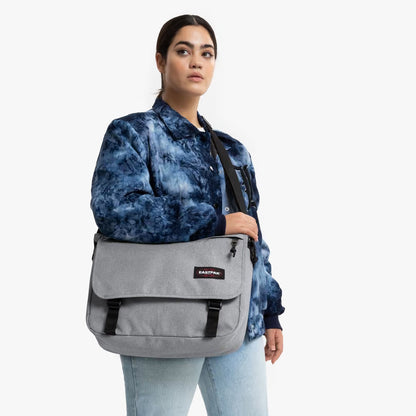 Eastpak Delegate + - Grå Datorväska 17"