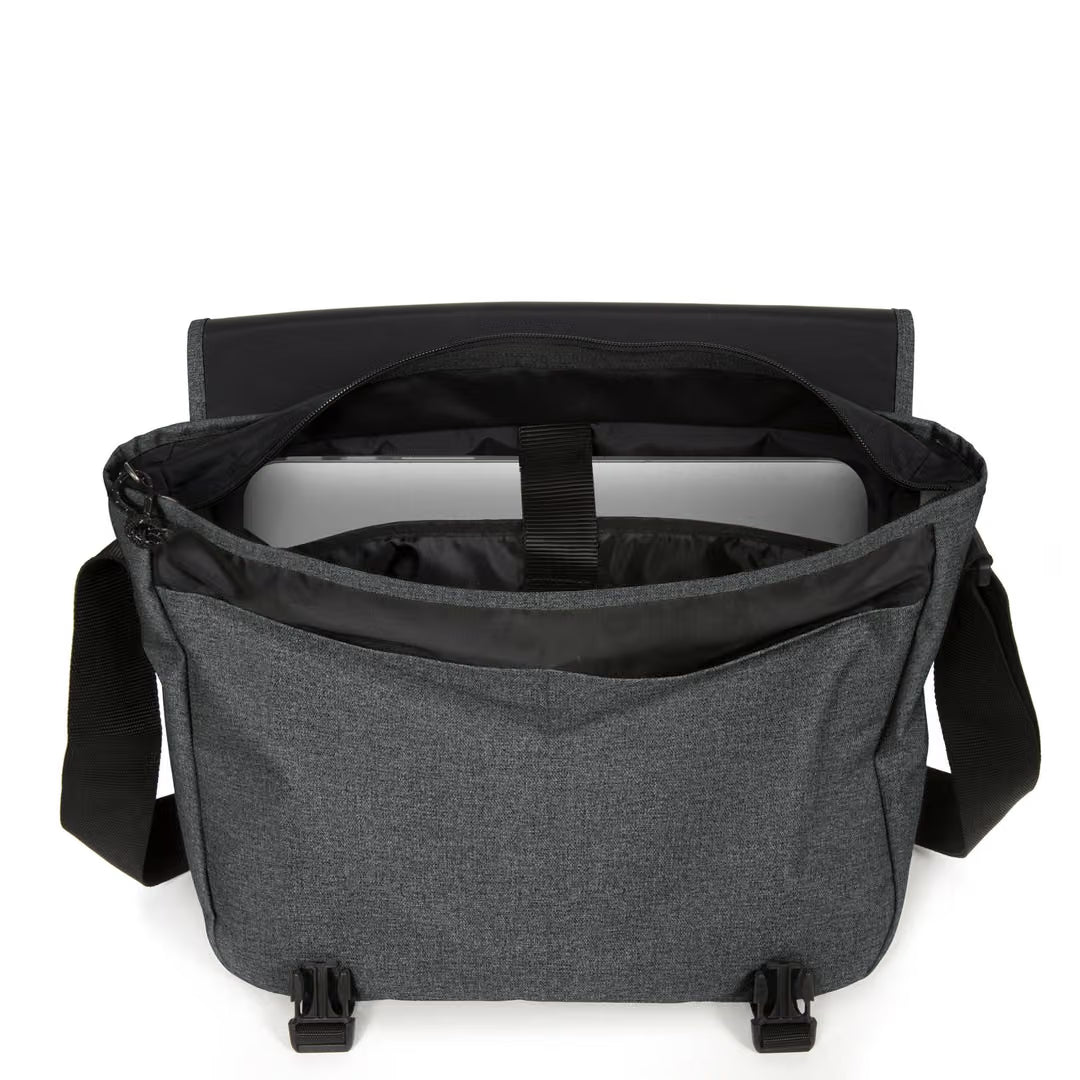 Eastpak Delegate + - Svart Denim Datorväska 17"