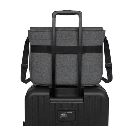 Eastpak Delegate + - Svart Denim Datorväska 17"