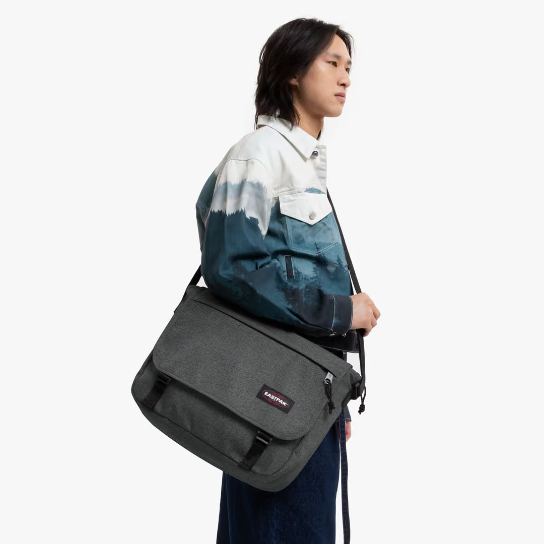 Eastpak Delegate + - Svart Denim Datorväska 17"