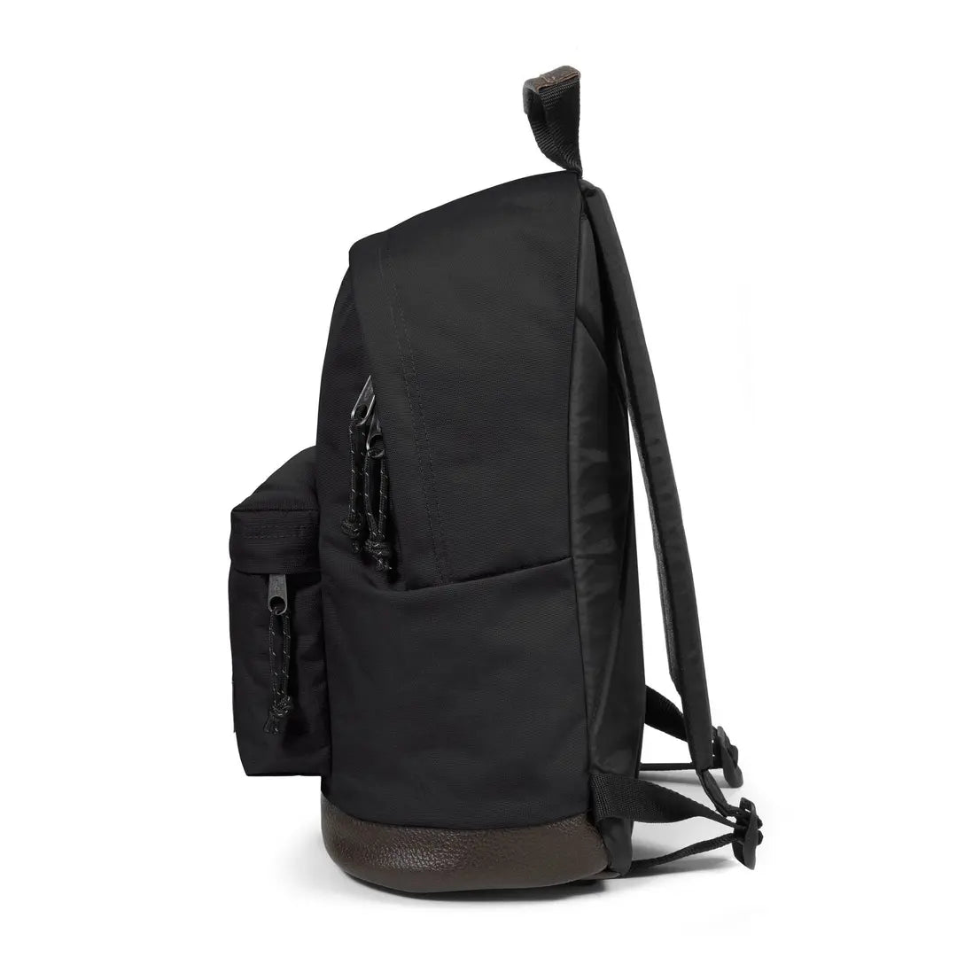 Eastpak Wyoming - Svart Ryggsäck 40cm