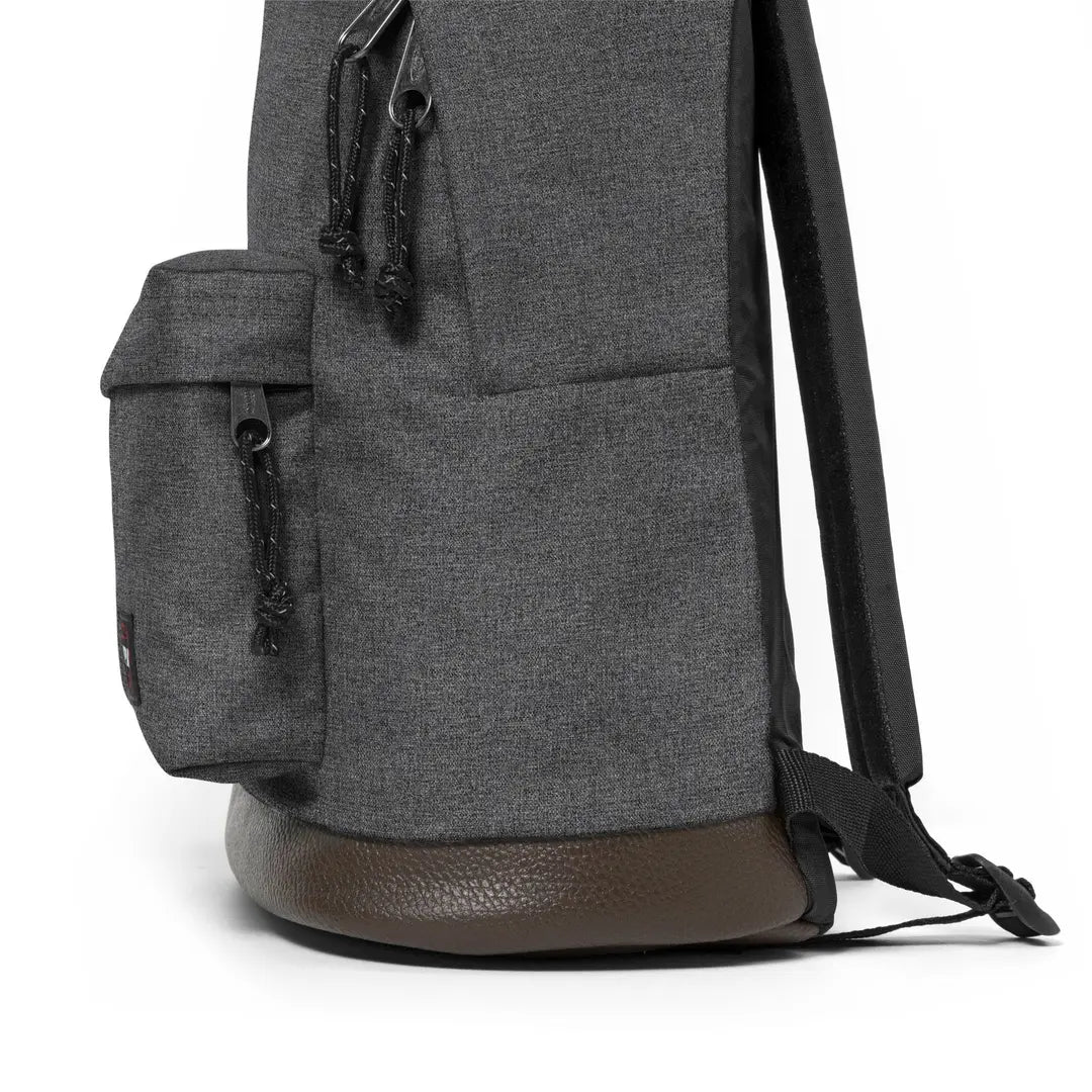 Eastpak Wyoming - Svart Denim Ryggsäck 40cm