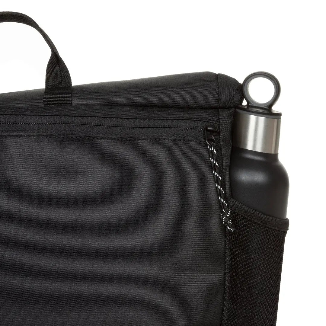 Eastpak Courier Pro - Svart Axelväska 39.5cm