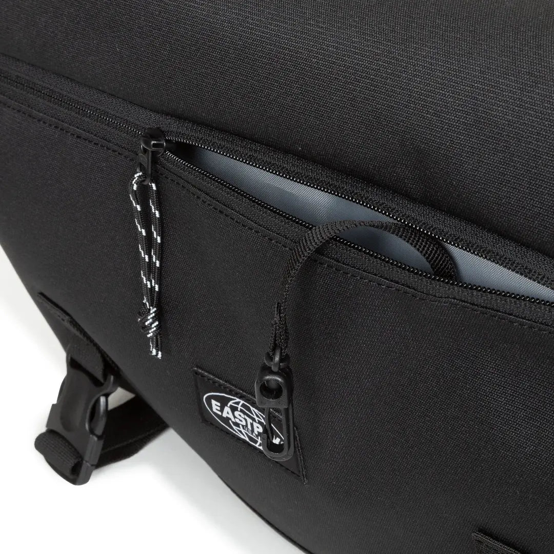 Eastpak Courier Pro - Svart Axelväska 39.5cm