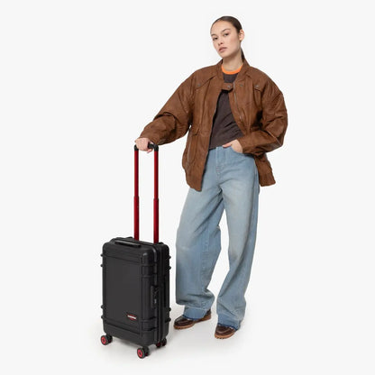 Eastpak Resist'r Zip Cabin - Svart Kabinväska 55cm