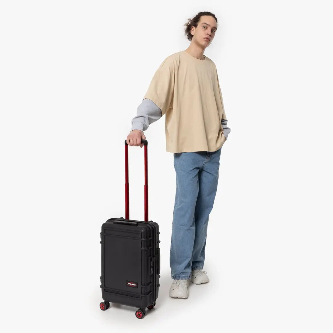 Eastpak Resist'r Zip Cabin - Svart Kabinväska 55cm