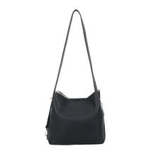Ulrika Design Bar Zipper - Svart Axelväska 38cm