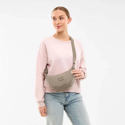 Johnny Urban Ally Crossbody Small 25cm – Ökengrå