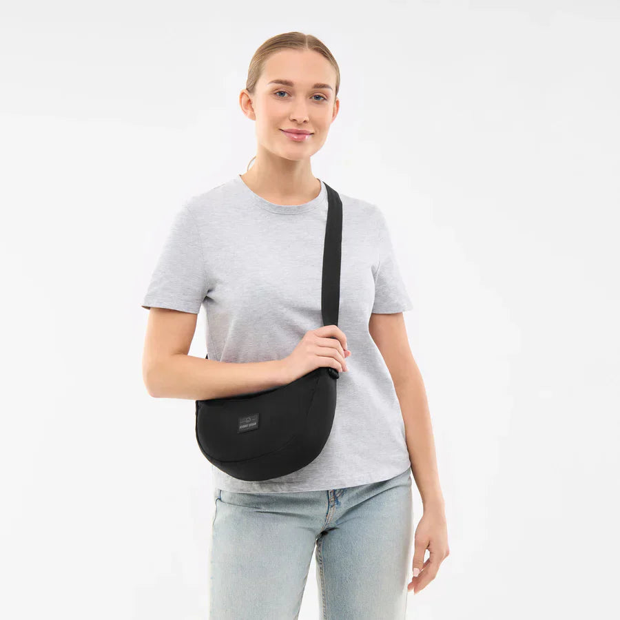 Johnny Urban Ally Crossbody Small 25cm – Svart