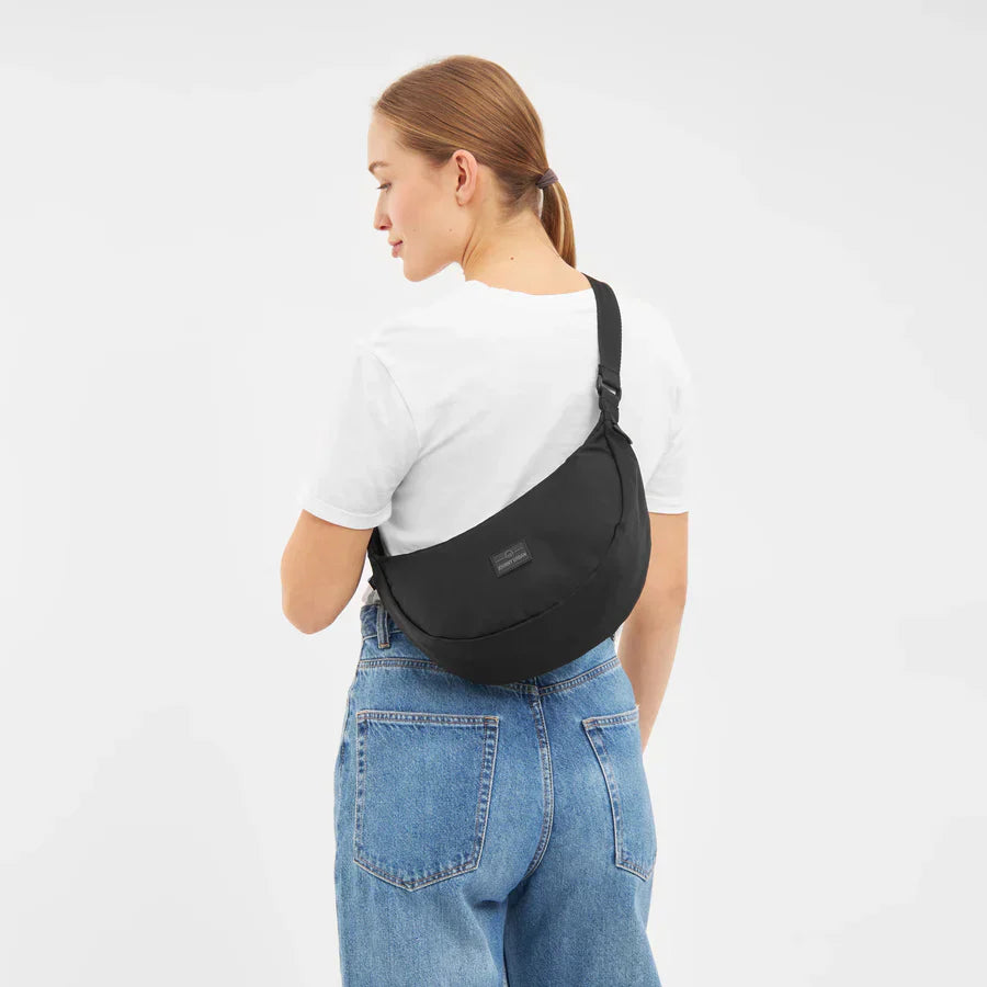 Johnny Urban Ally Crossbody Medium 33cm - Svart