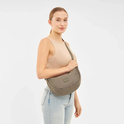 Johnny Urban Ally Crossbody Medium 33cm - Ökengrå