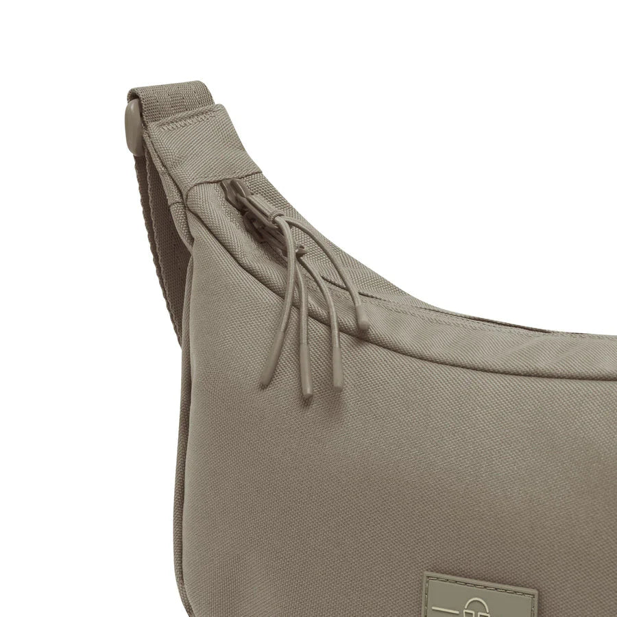 Johnny Urban Ally Crossbody Medium 33cm - Ökengrå