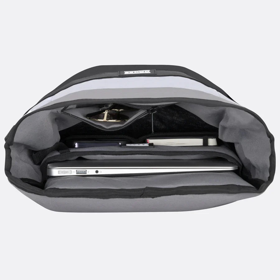 OAK25 Commute Rolltop M 2.0 – Laptopryggsäck 16" – Svart