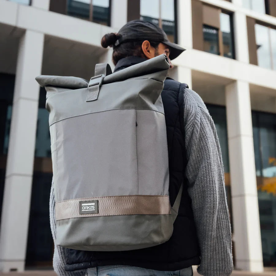 OAK25 Commute Rolltop L 2.0 – Laptopryggsäck 16 - Salviagrön