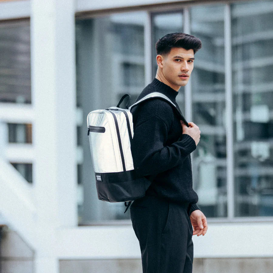 OAK25 Luminant Bag – Svart