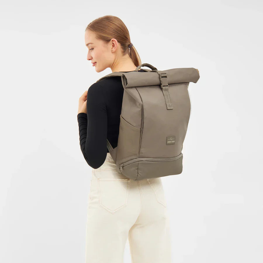 Johnny Urban Allen Rolltop Medium 16 tum – Ökengrå