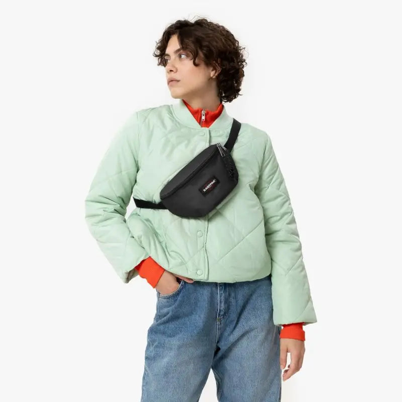 Eastpak Springer - Svart Crossover 23cm