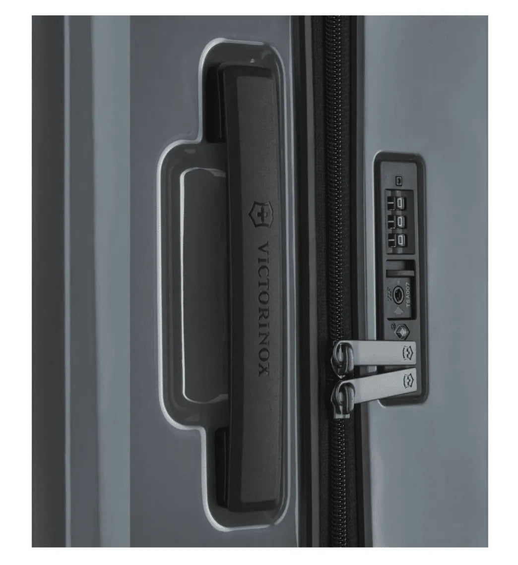 Victorinox Airox 69cm - Mellanstor Silver