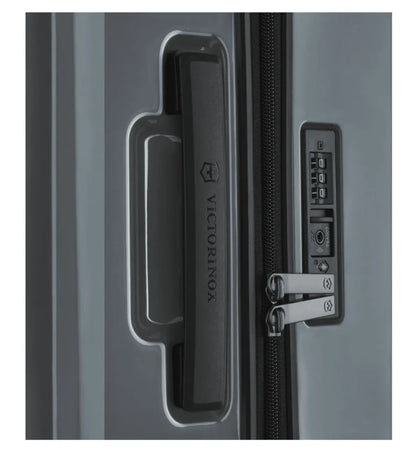 Victorinox Airox 69cm - Mellanstor Silver